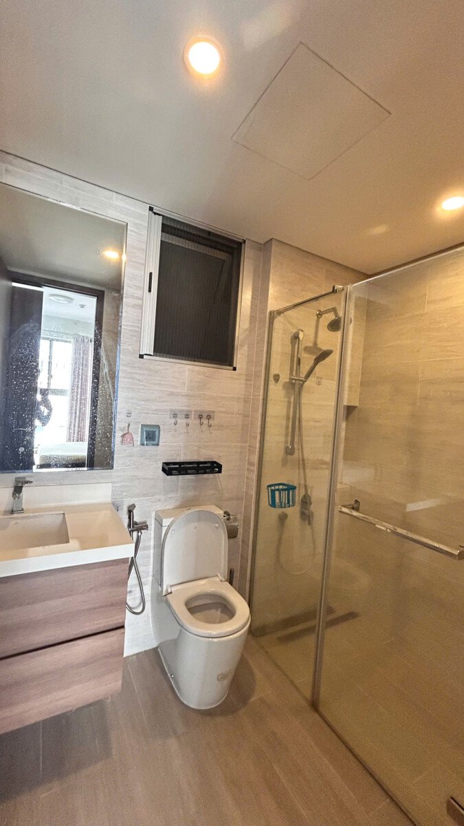 toilet 1 - Cho thuê căn hộ Midtown Phú Mỹ Hưng. DT 83m2 Thiết kế 2 Phòng-2wc- Đủ nội thất Giá rẻ 20 Triệu/Tháng