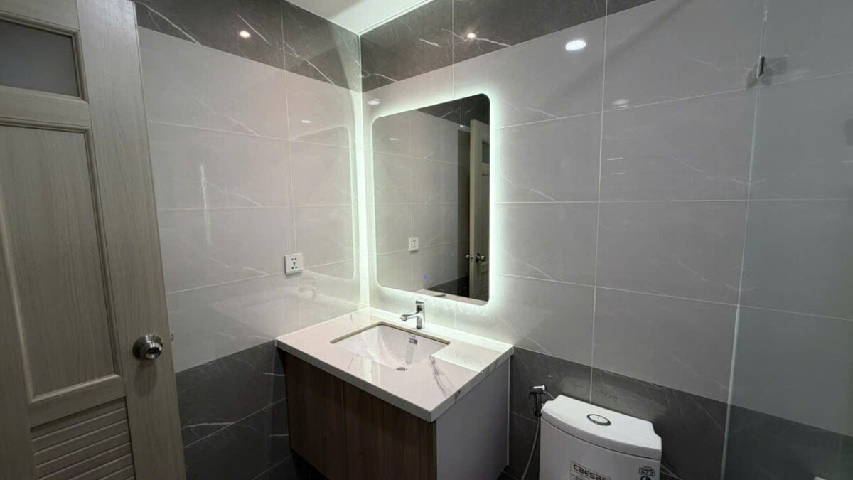 toilet day du thiet bi moi dep - Giá mua bán căn hộ 2pn tòa B chung cư Hưng Phúc Happy Residence phường Tân Mỹ T2/2026