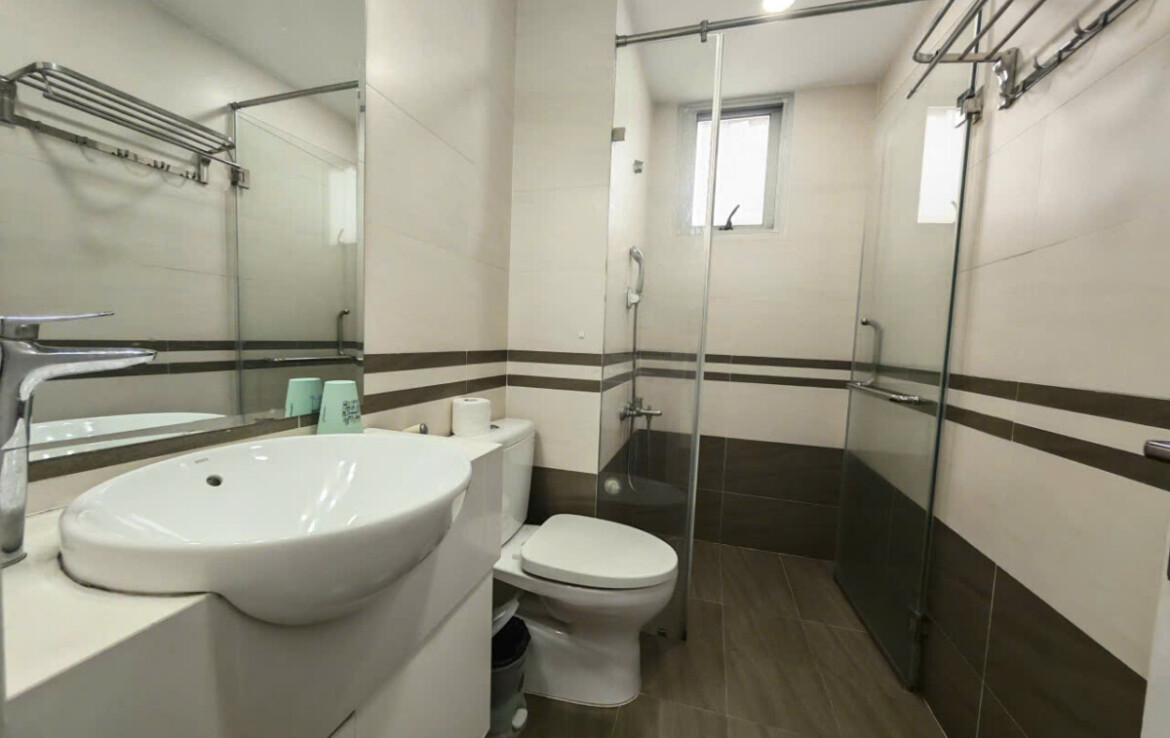 tollet can ho ban 7 1170x738 - Bán căn hộ 81m, chung cư Scenic Valley 2, căn góc, giá 7.850 tỷ, nhà đang có hợp đồng thuê ổn định.