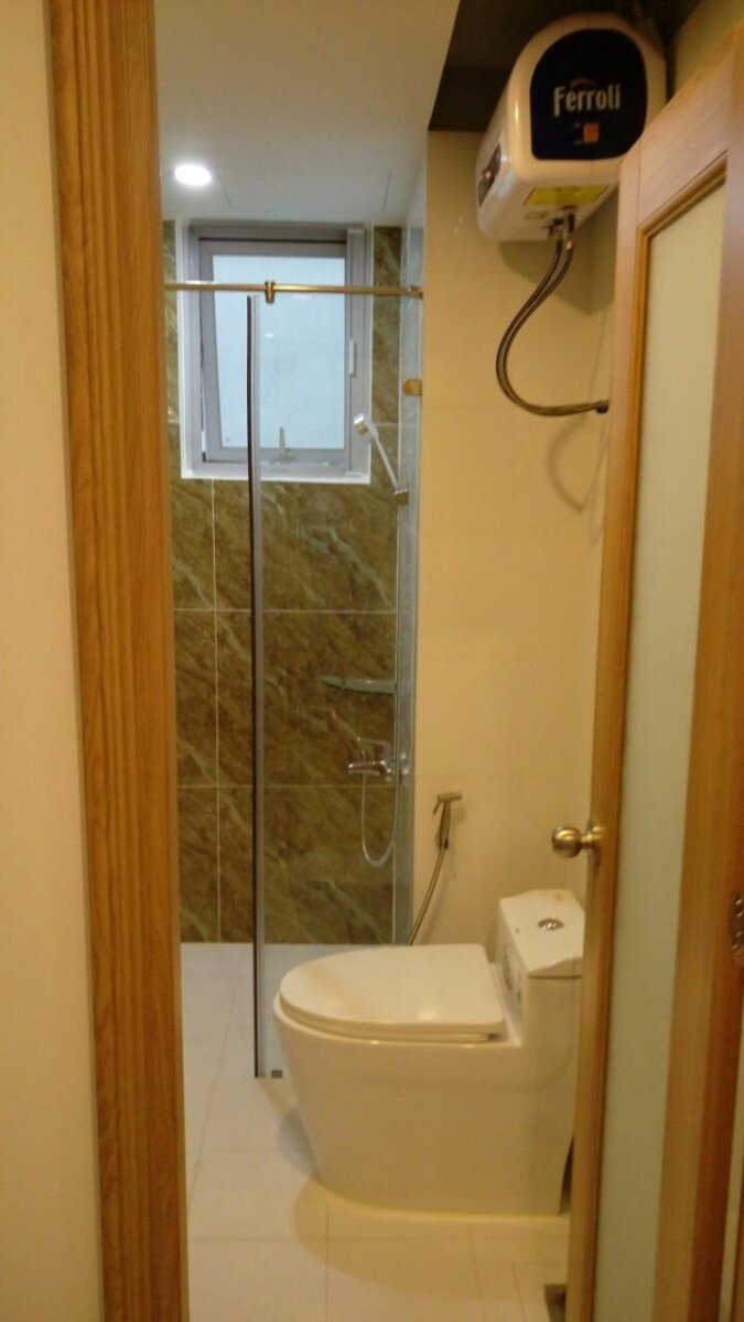 tollet can ho cho thue 1 - Cho thuê căn hộ 80m2, chung cư Scenic Valley 1, 02pn, giá 20tr/tháng, view hồ bơi, xem nhà dễ.