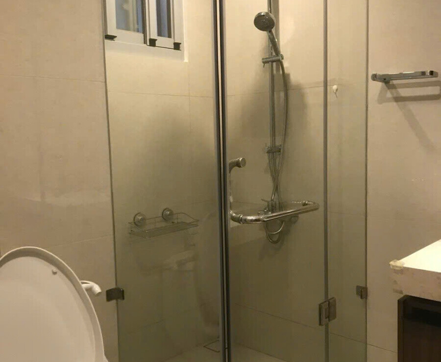 tollet can ho cho thue 900x738 - Cho thuê căn hộ chung cư Scenic Valley 1, 02pn, giá 17tr/tháng, nội thất đầy đủ, xem nhà dễ.