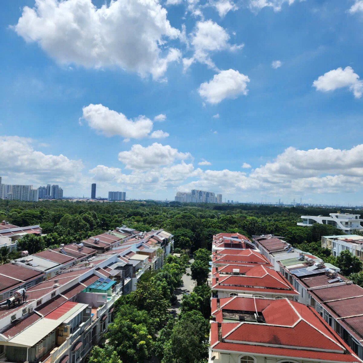 view balcony can ho ban - Bán gấp căn hộ tòa 2c chung cư Garden Court 2 phường Tân Hưng giá 13,8 tỷ