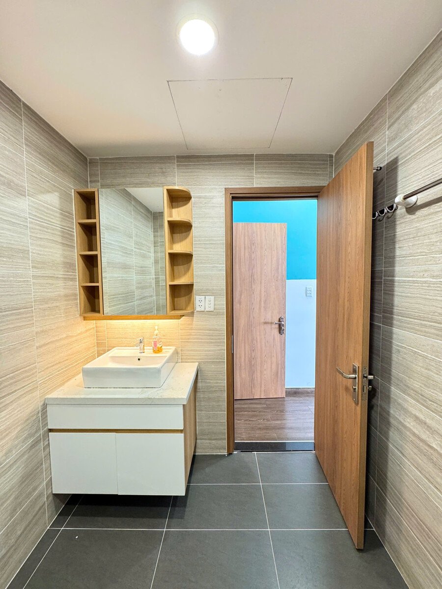 wc bon tam dung - Bán căn hộ Saigon South Residences. DT 74m2 Lầu cao vút- view đông nam-2 phòng ngủ-2wc- Nội thất đầy đủ- Giá 6.050 Tỷ