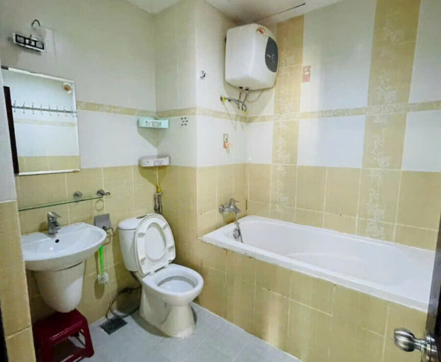 wc can ho can ban 2 900x738 - Cần bán căn hộ Sky Garden 3. DT 56m2 View trực diện hồ bơi- 2 phòng-2wc- Giá bán 4.8 Tỷ