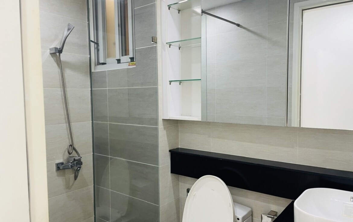 wc can ho cho thue 2 1170x738 - Cho thuê căn hộ chung cư Scenic Valley 1, 02pn, giá 18tr/tháng, nội thất đầy đủ, view nội khu.