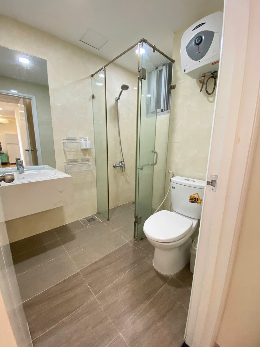 wc can ho scenoc ban - Bán căn hộ Scenic Valley 1. DT 71m2 Nhà đẹp-Lầu cao- View trực diện hồ bơi- 2 Phòng-2wc- Giá 7.490 Tỷ