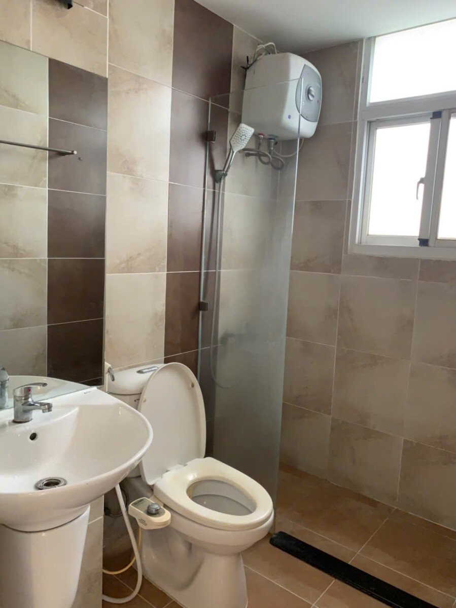 wc can ho sky 3 ban - Bán nhanh căn hộ Sky Garden 3. Căn góc 72m2 View trực diện hồ bơi- Lầu cao- 2 Phòng ngủ-2wc- Giá bán 6.5 Tỷ