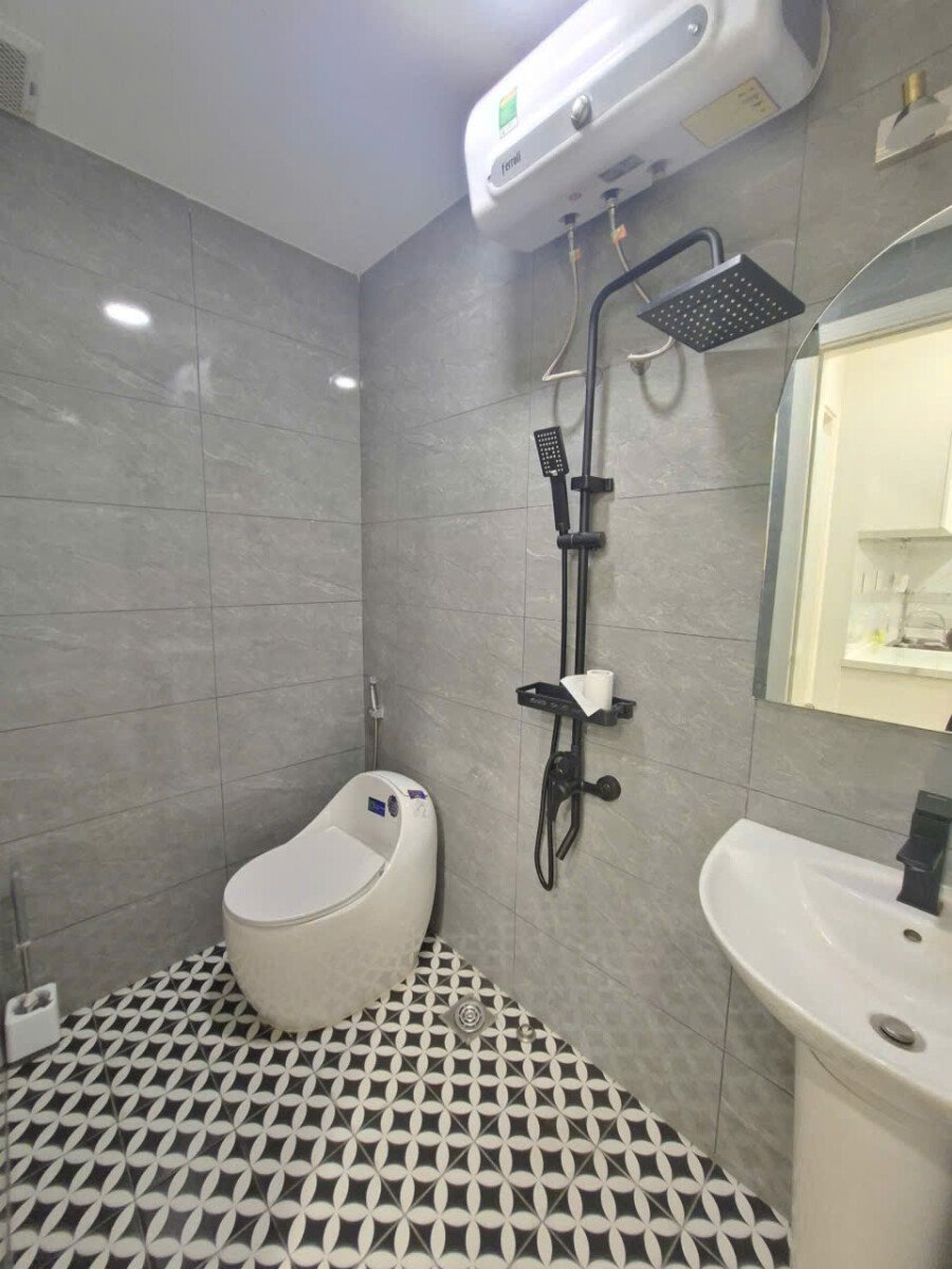 wc can ho sky garden 3 can cho thue 15 1 - Cho thuê căn hộ đẹp tại Sky Garden 3. DT 68m2 Nhà đẹp- Nội thất mới tinh- 2 phòng ngủ-2wc- Giá thuê 17 Triệu/Tháng