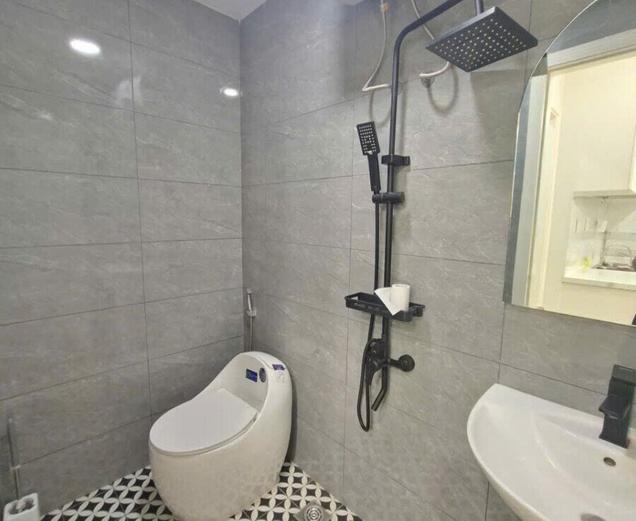 wc can ho sky garden 3 can cho thue 15 900x738 - Cho thuê nhanh căn hộ Sky Garden 3. DT 68m2 Nhà đẹp- Mới- 2 phòng ngủ- 2wc- Nội thất đầy đủ- Giá thuê 16 Triệu/Tháng