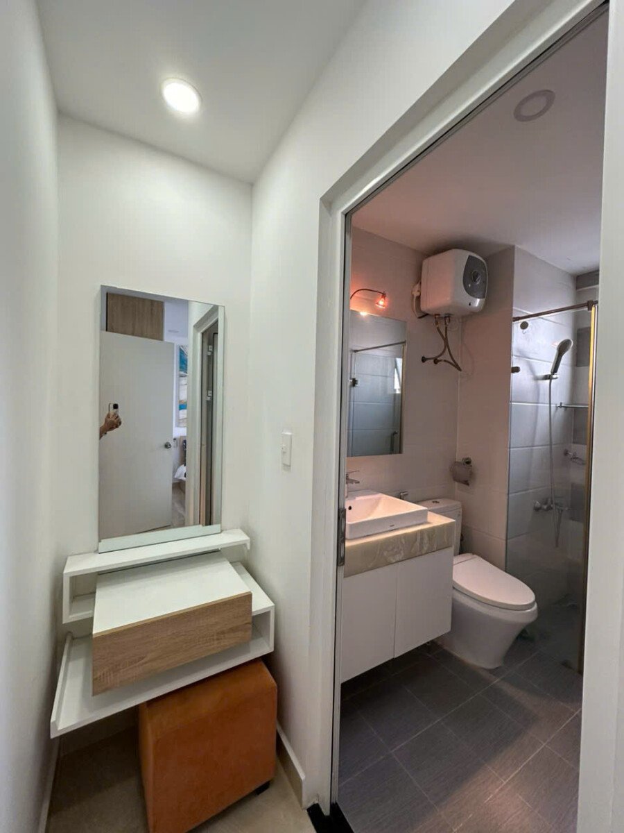 wc can9 ho scenic cho thue - Cho thuê căn hộ Scenic Valley 1. DT 80m2 Nhà đẹp- lầu cao- View hồ bơi- 2 Phòng ngủ-2wc- Giá thuê 19 Triệu/Tháng