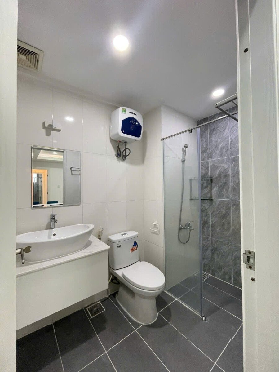 wc cho thue 1 - Cần bán căn hộ Scenic Valley 1. Căn góc 77m2 Lầu cao- 2 Phòng-2wc- Nội thất như hình- Giá chỉ 7.450 Tỷ