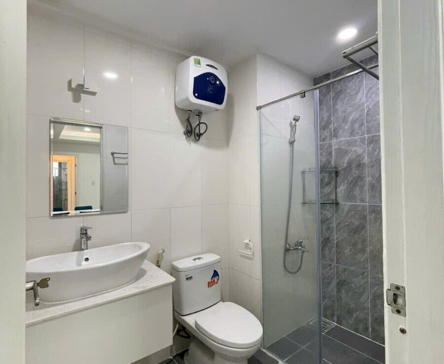 wc cho thue 900x738 - Cho thuê căn hộ Scenic Valley 1. Căn góc 77m2 Thiết kế 2 phòng-2wc-Lầu cao-View nội khu- Giá 20 Triệu/Tháng