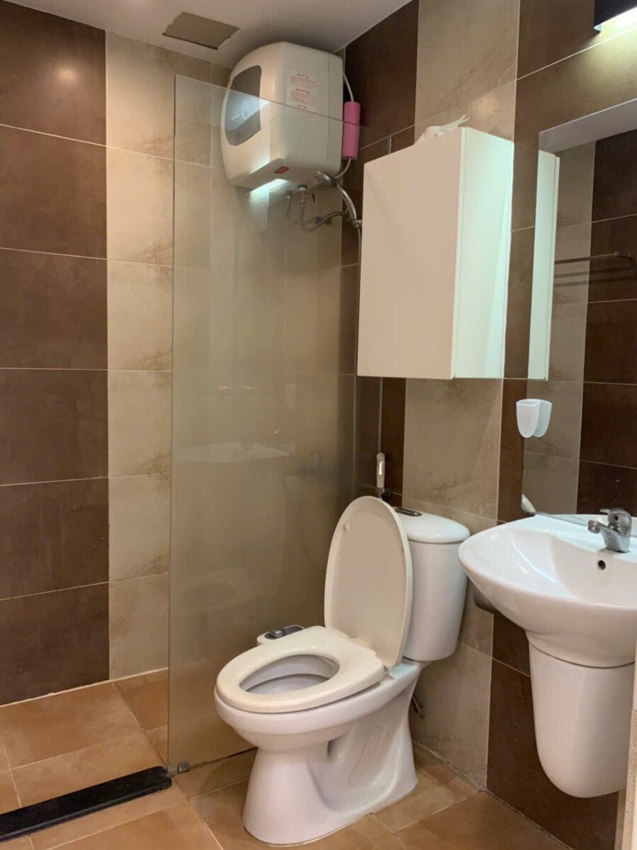 wc phong master - Bán nhanh căn hộ Sky Garden 3. Căn góc 72m2 View trực diện hồ bơi- Lầu cao- 2 Phòng ngủ-2wc- Giá bán 6.5 Tỷ