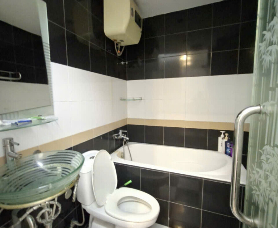 wc rieng 900x738 - Cho thuê căn hộ Sky Garden 2. DT 81m2 Thiết kế 3 Phòng ngủ-2wc- View hồ bơi- đầy đủ nội thất- Giá rẻ 13 Triệu/Tháng