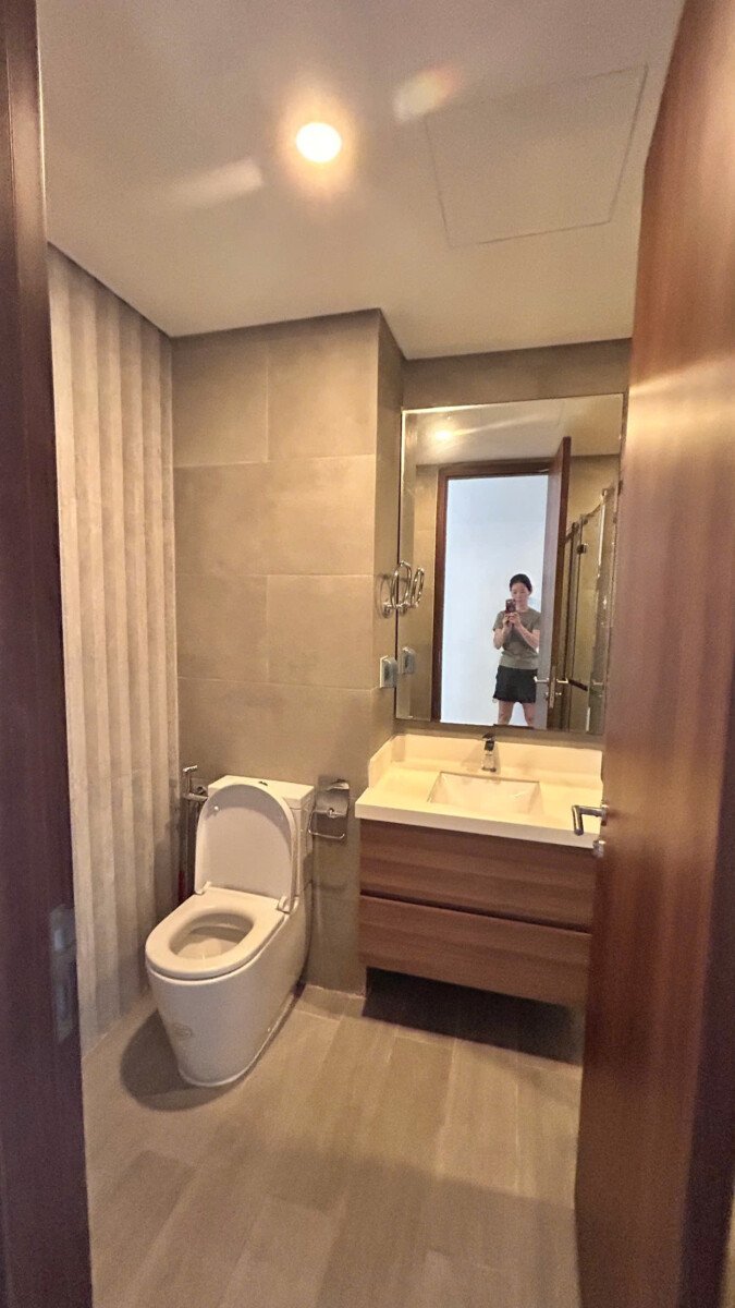 wc rong - Cho thuê căn hộ Midtown Phú Mỹ Hưng. DT 83m2 Thiết kế 2 Phòng-2wc- Đủ nội thất Giá rẻ 20 Triệu/Tháng