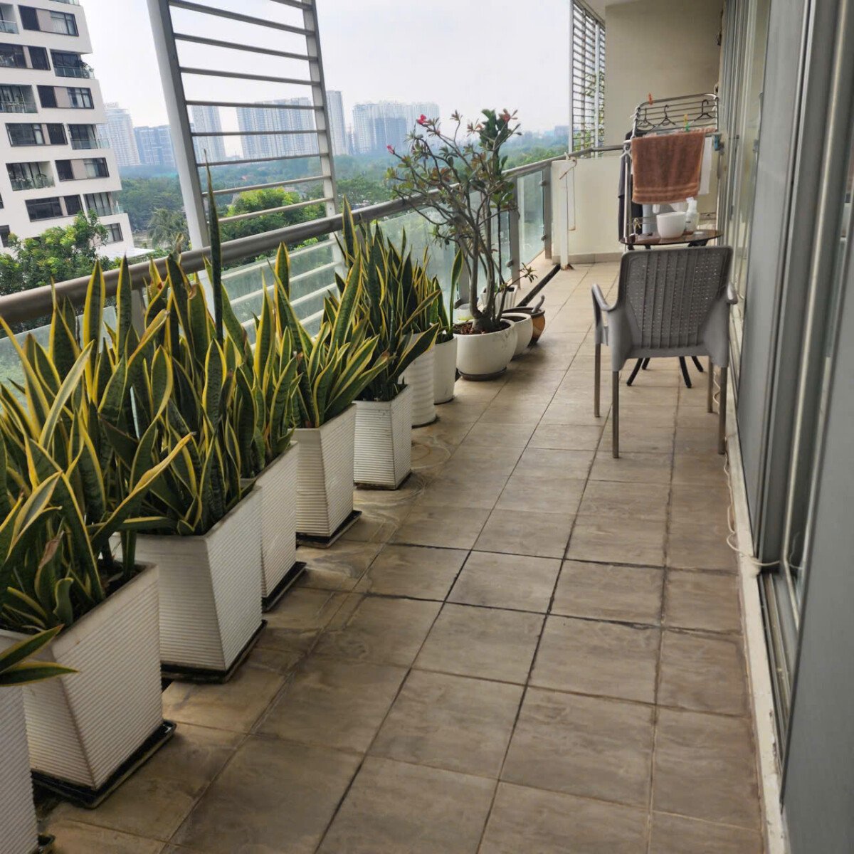 balcony can ho ban - Giá mua bán căn hộ 3pn tòa B chung cư Garden Plaza 1 phường Tân Hưng T3/2026