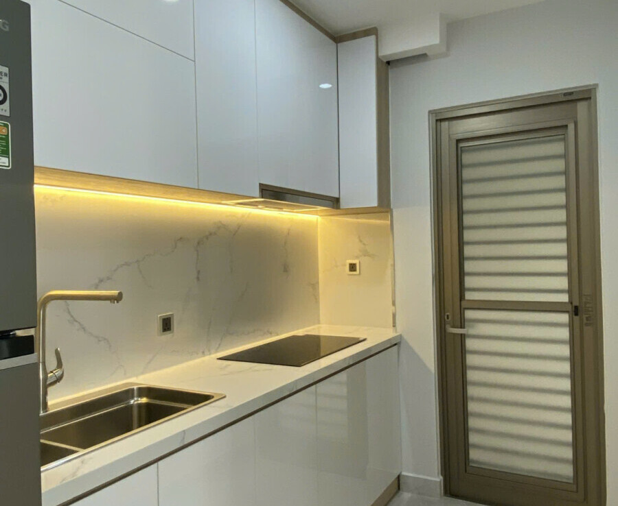 bep can ho ban 12 900x738 - Cần bán nhanh căn hộ 75m2, chung cư Midtown The Peak, tầng cao, giá 9.8 tỷ + 01 ô đậu xe tầng hầm.