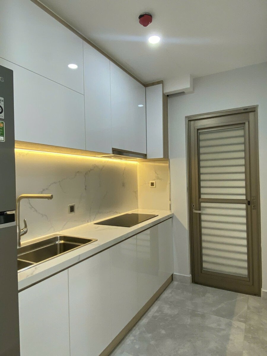 bep can ho ban 12 - Cần bán nhanh căn hộ 75m2, chung cư Midtown The Peak, tầng cao, giá 9.8 tỷ + 01 ô đậu xe tầng hầm.