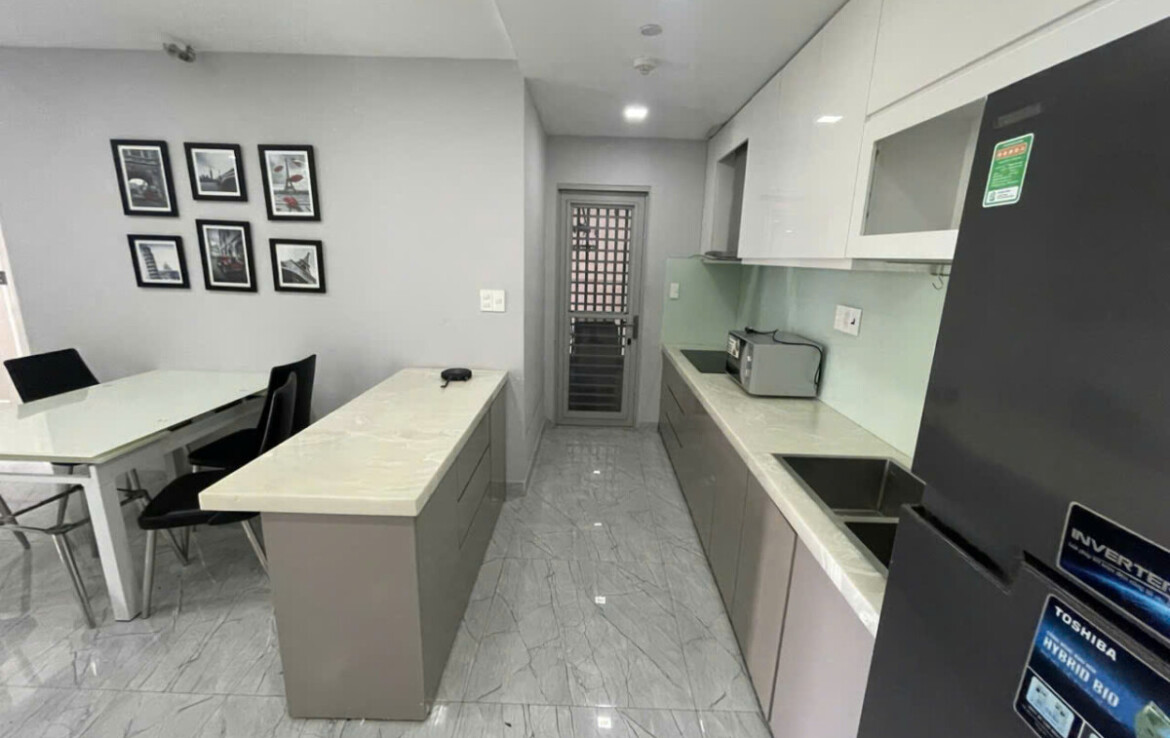 bep can ho ban 13 1170x738 - Bán căn hộ 89m2, chung cư Scenic Valley 1, giá 9.1 tỷ, nhà đang có hợp đồng thuê ổn định