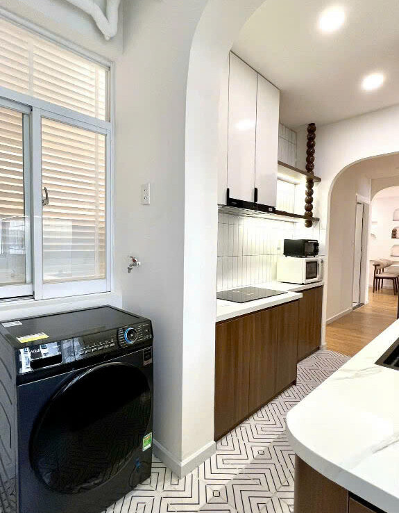 bep can ho can ban 1 575x738 - Sở hữu ngay căn hộ 71m2, chung cư Sky Garden 3, 5.850 tỷ, 03pn, nhà đẹp, đang có hợp đồng thuê cao.