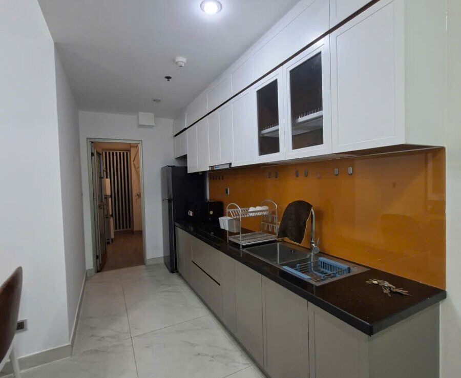 bep can ho midtown cho thue 900x738 - Cho thuê căn hộ Midtown Tòa M7 Phú Mỹ Hưng. DT 83m2 Nhà đẹp- 2 Phòng-2wc- Giá thuê 27 Triệu/Tháng