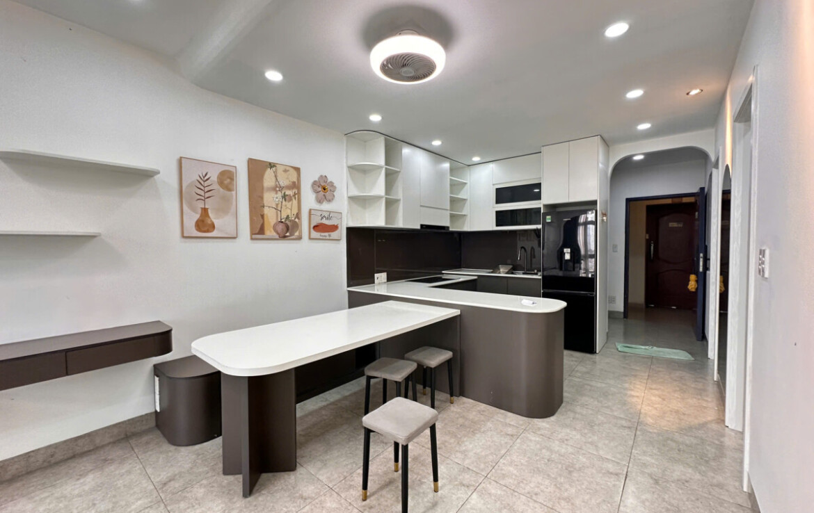 bep can ho sky 1 ban 1170x738 - Bán căn hộ Sky Garden 1. DT 71m2 Nhà đẹp- Lầu cao- View không bị chắn- 2 phòng-2wc- Giá tốt 4.9 Tỷ