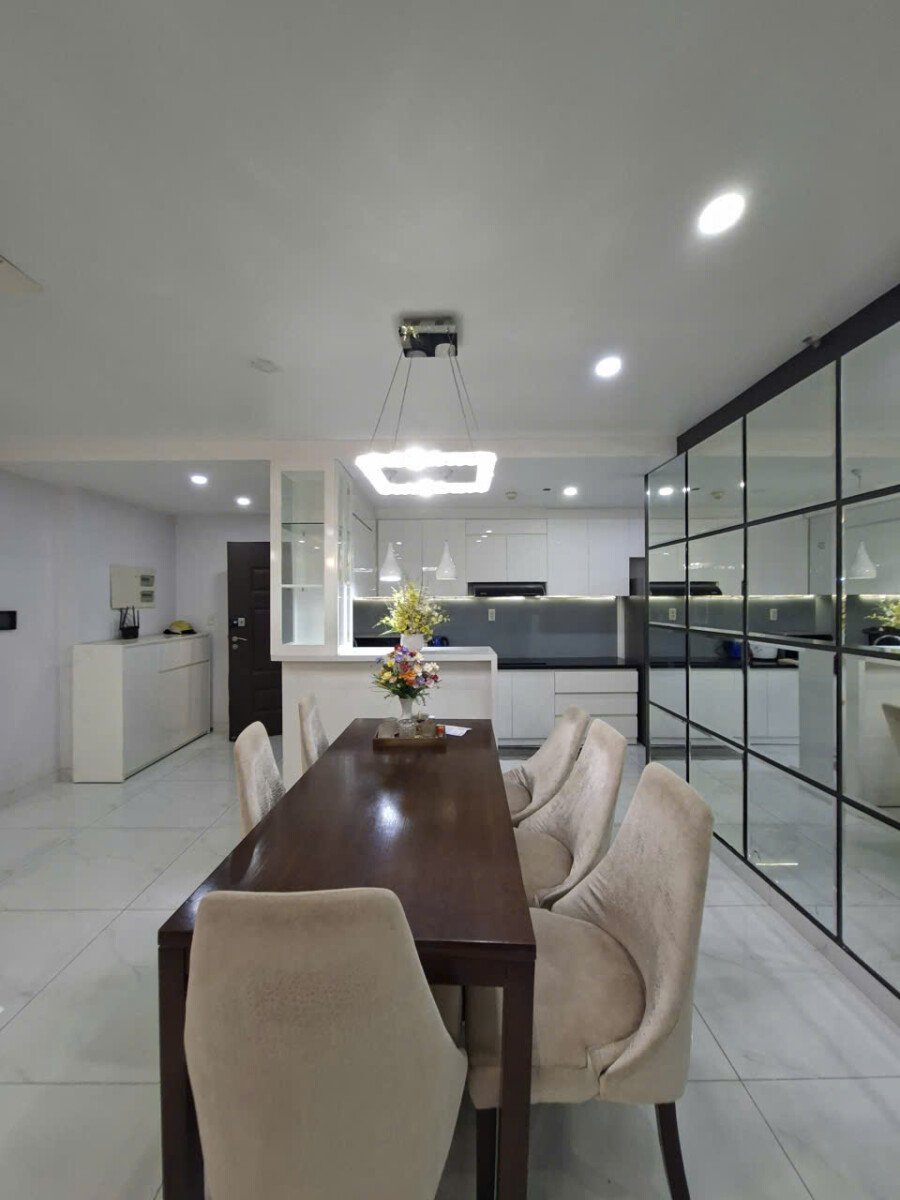 bep cuc thoang - Cho thuê căn hộ Scenic Valley 1. DT 89m2 Nhà đẹp- nội thất đầy đủ- 2 phòng-2wc- View hồ bơi- Giá 20 Triệu/Tháng