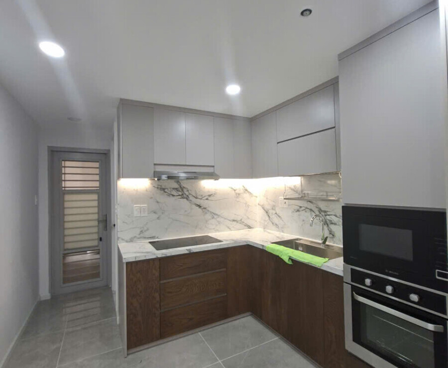 bep scenic cho thue 900x738 - Cho thuê căn hộ đẹp Tại Scenic Valley 1. DT 110m2 Thiết kế 3 Phòng-2wc- View hồ bơi. Giá 35 Triệu/Tháng