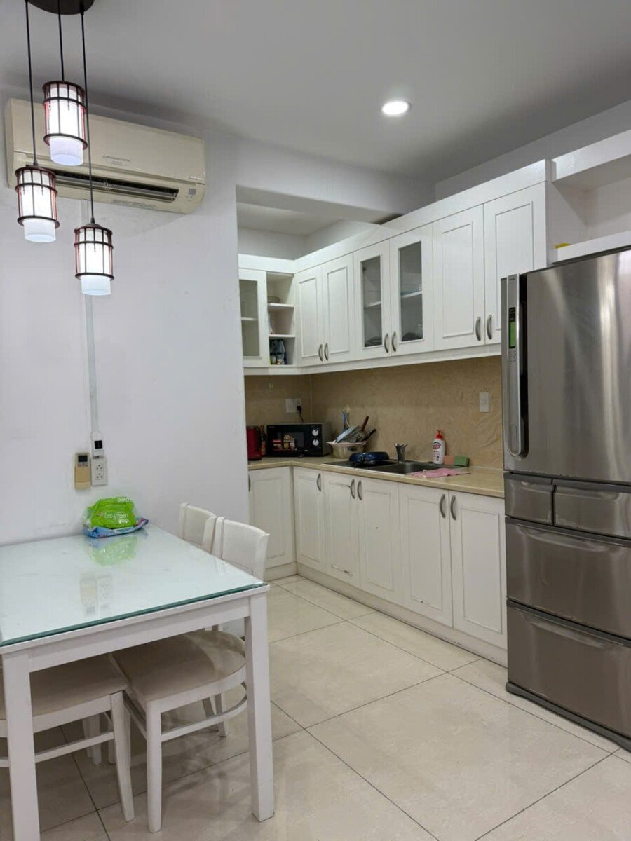 can ho 56m2 sky 3 ban 3 - Cho thuê căn hộ Sky Garden 3. DT 56m2 Lầu cao- 2 Phòng-1wc- Giá thuê 11 Triệu/Tháng
