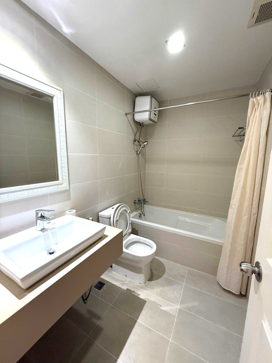 can ho co 2 nha tam hoan thien nhu hinh 5 - Giá mua bán căn hộ 3pn tòa B chung cư Green Valley phường Tân Mỹ T3/2026