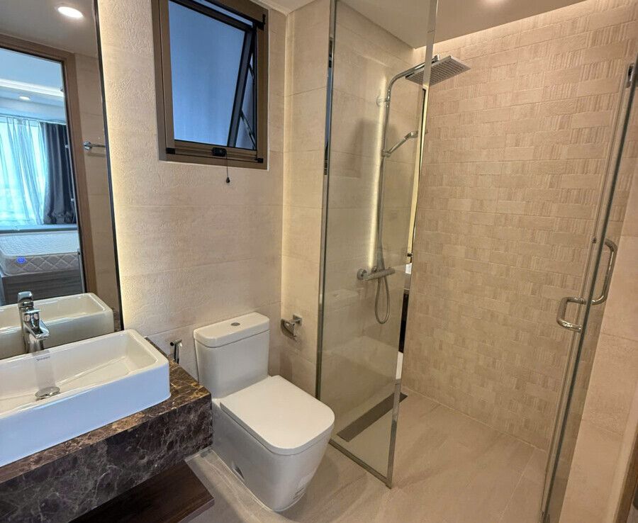 can hoh ban co 2 nha ve sinh 900x738 - Giá mua bán căn hộ 2pn tòa G chung cư The Peak m8 phường Tân Mỹ T3/3026