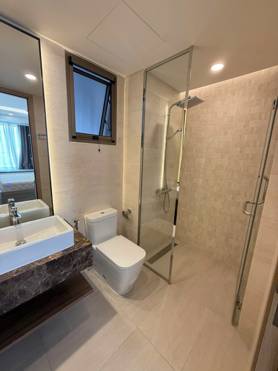 can hoh ban co 2 nha ve sinh - Giá mua bán căn hộ 2pn tòa G chung cư The Peak m8 phường Tân Mỹ T3/3026