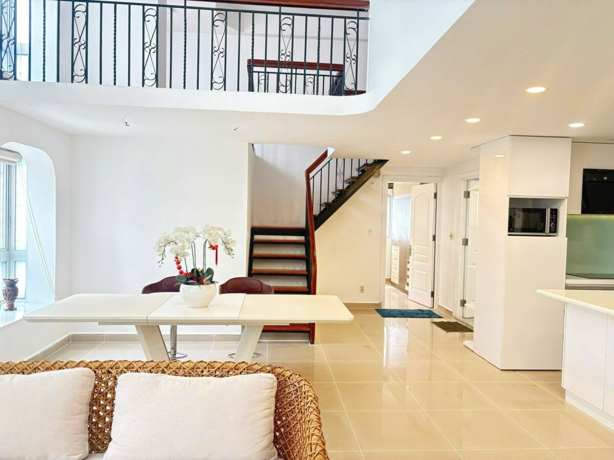 hinh anh phong khach can ho rong rai - Giá mua bán căn hộ Duplex chung cư Sky Garden 1 phường Tân Hưng T3/2026
