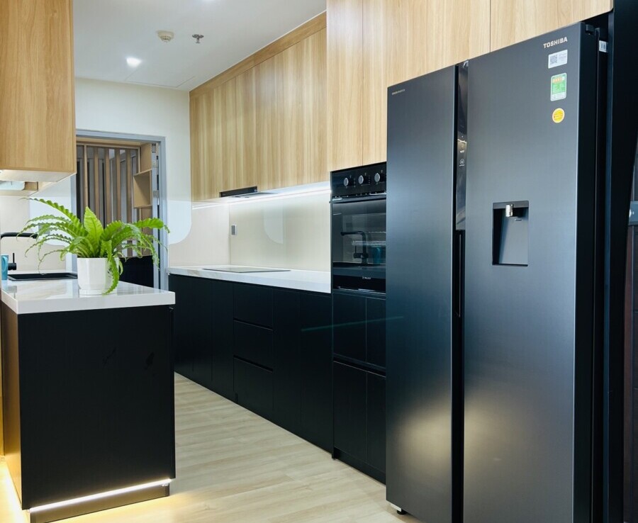 khong gian bep rong rai 1 900x738 - Chủ gửi bán gấp căn hộ 3pn view sông chung cư Scenic Valley 1 giá 17 tỷ