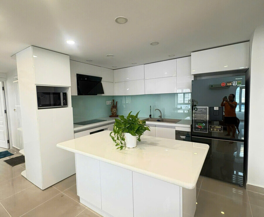 khong gian bep rong rai 10 900x738 - Giá mua bán căn hộ Duplex chung cư Sky Garden 1 phường Tân Hưng T3/2026