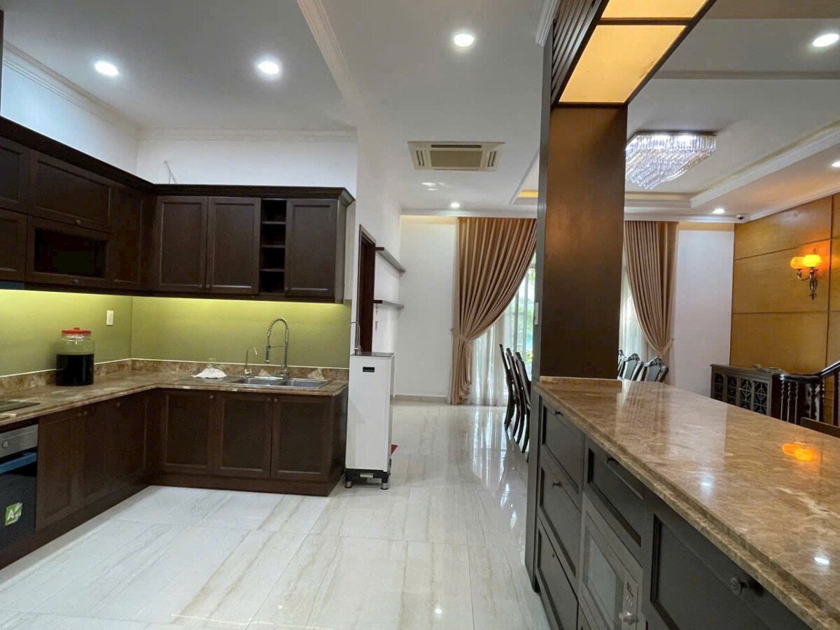 khong gian bep rong rai 13 - Giá cho thuê nhà Biệt thự nguyên căn 5pn kdc Chateau phường Tân Mỹ T4/2026