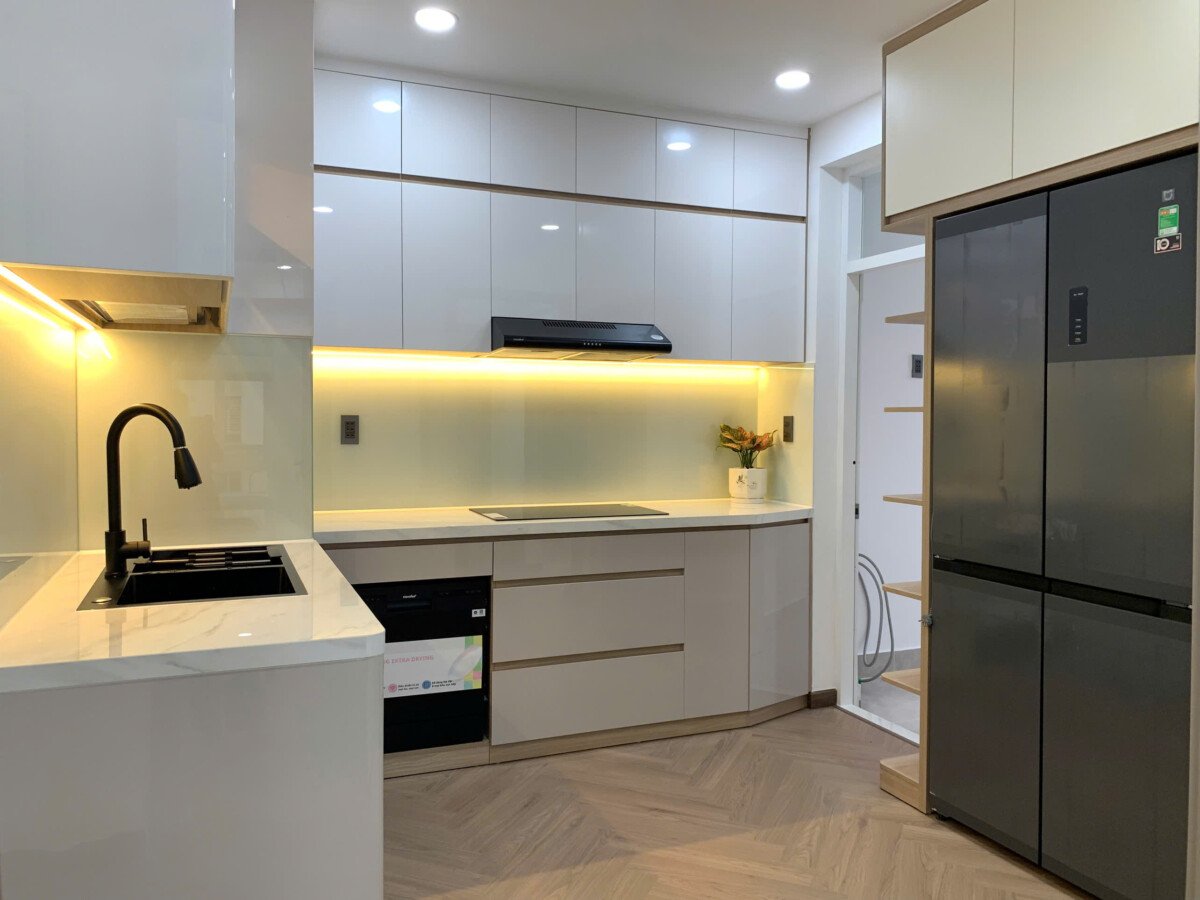 khong gian bep rong rai 2 - Giá mua bán căn hộ 3pn lầu 16 chung cư Sky Garden 3 phường Tân Hưng T3/2026