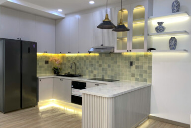 khong gian bep rong rai 3 385x258 - Giá mua bán căn hộ 3pn chung cư Sky Garden 1 phường Tân Hưng T3/2026