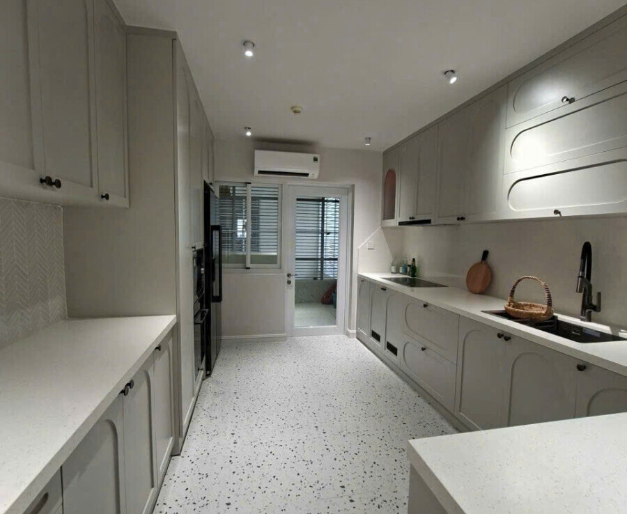 khong gian bep rong rai 7 900x738 - Giá mua bán căn hộ 3pn chung cư Riverside Residence phường Tân Mỹ T3/2026