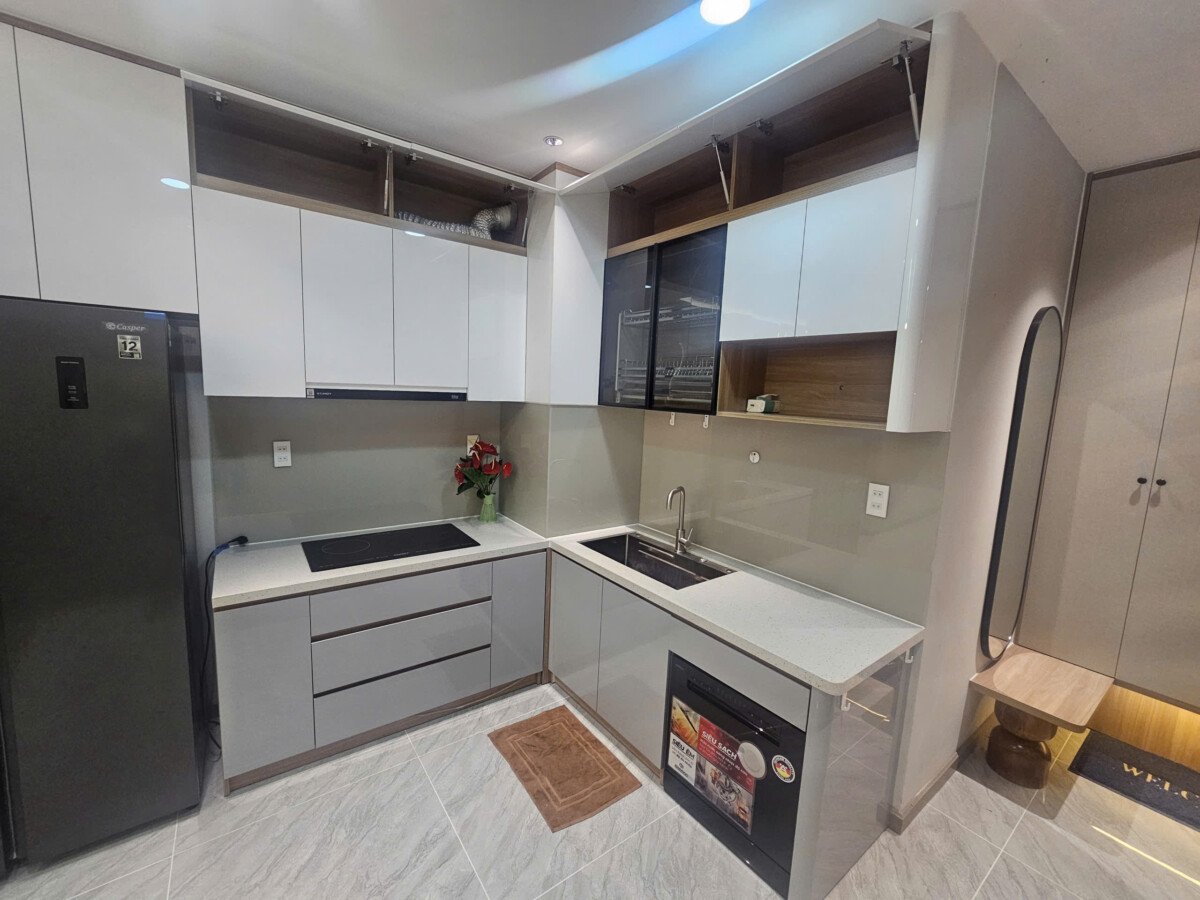 khong gian bep rong rai 9 - Giá cho thuê căn hộ 3pn chung cư Sky Garden phường Tân Hưng T3/2026