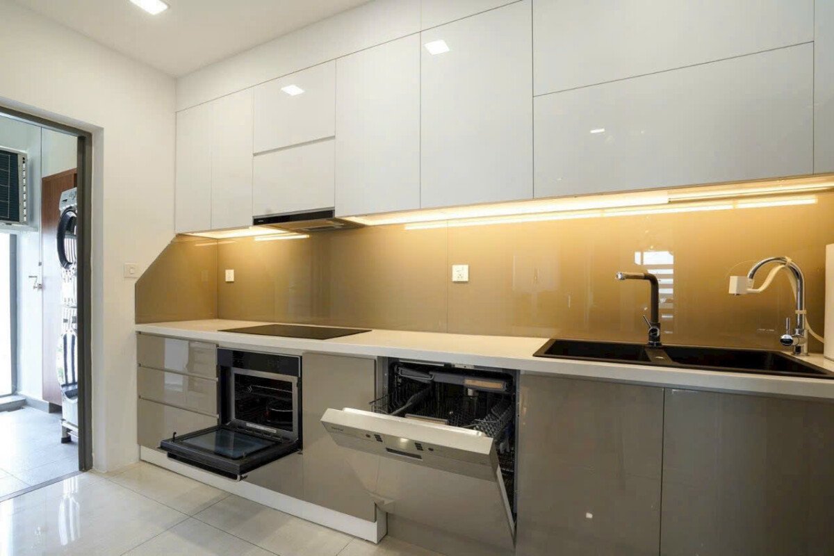 khong gian bep sang trong 1 - Giá mua bán căn hộ 3pn chung cư Riverpark Premier phường Tân Hưng T4/2026