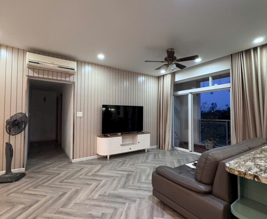 khong gian phong khach rong rai 1 900x738 - Giá mua bán căn hộ 2pn chung cư Mỹ Viên phường Tân Mỹ T3/2026