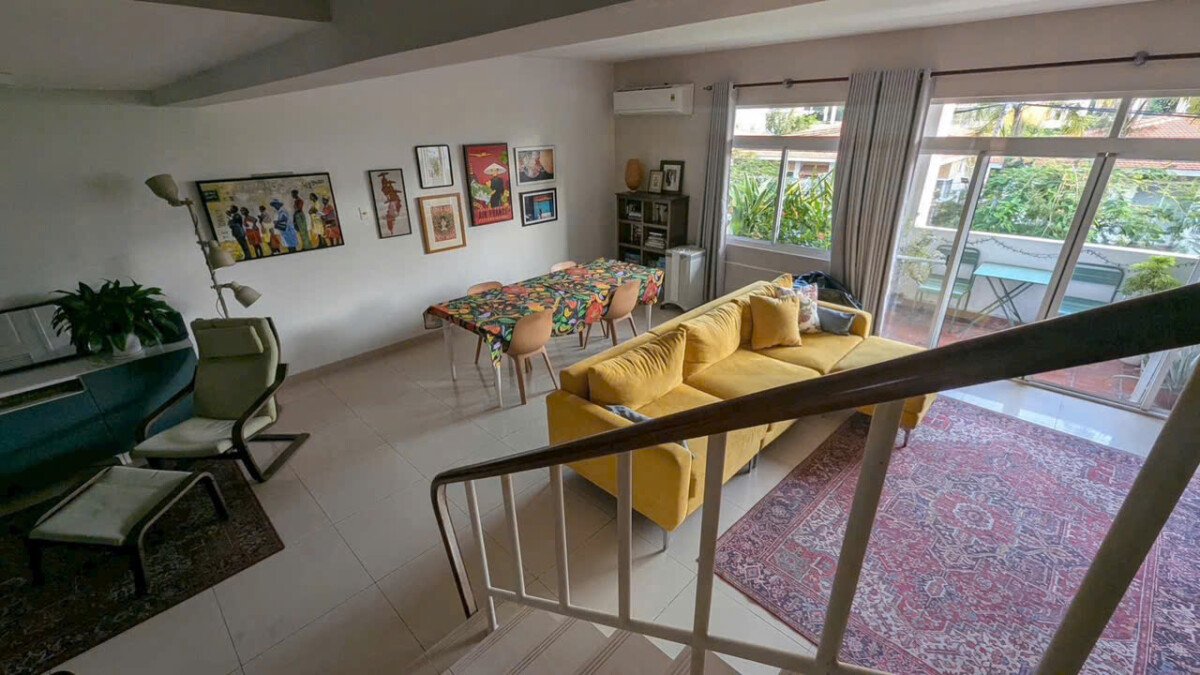 khong gian phong khach rong rai - Giá mua bán căn hộ Duplex chung cư Mỹ Tú phường Tân Hưng T3/2026