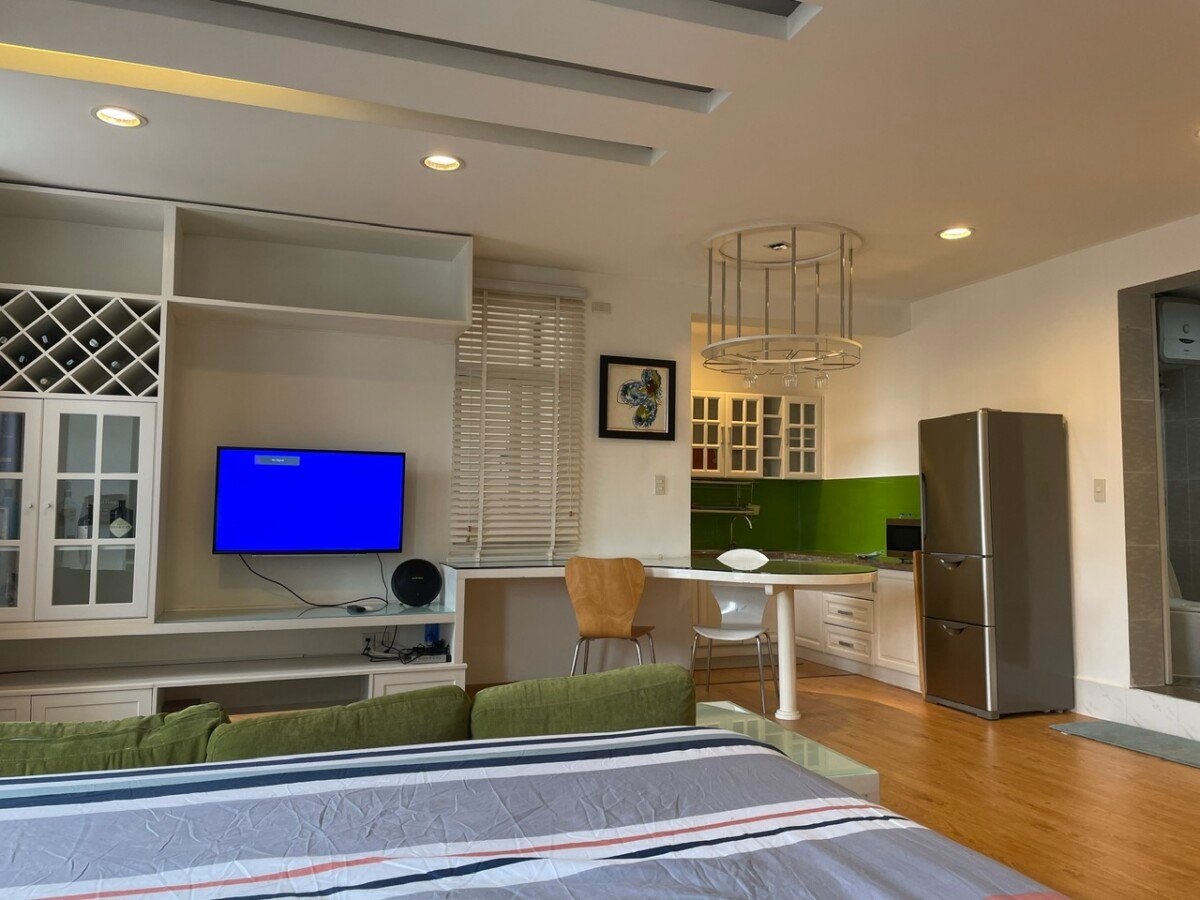 khong gian phong khach va bep - Giá mua bán căn hộ 56m2 chung cư Sky Garden 3 phường Tân Hưng T3/2026