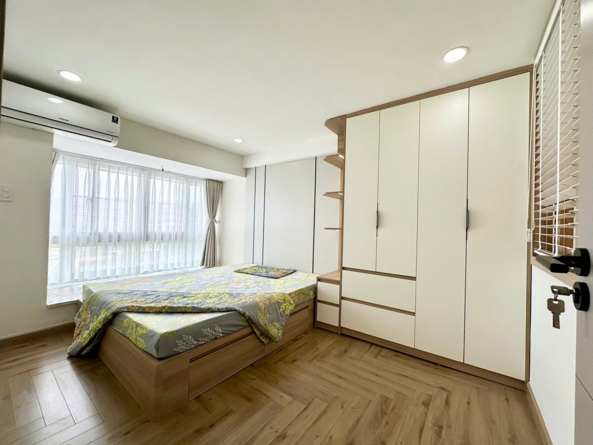 khong gian phong ngu nho thu 2 tren lau - Giá mua bán căn hộ Duplex 4pn chung cư Sky Garden 1 phường Tân Hưng T3/2026