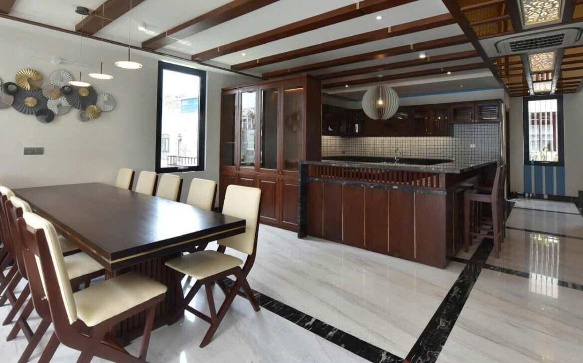 khu vuc bep va phong an rong rai 1170x728 - Giá mua bán tòa nhà góc công viên Nội khu Hưng Gia 2 phường Tân Hưng T4/2026