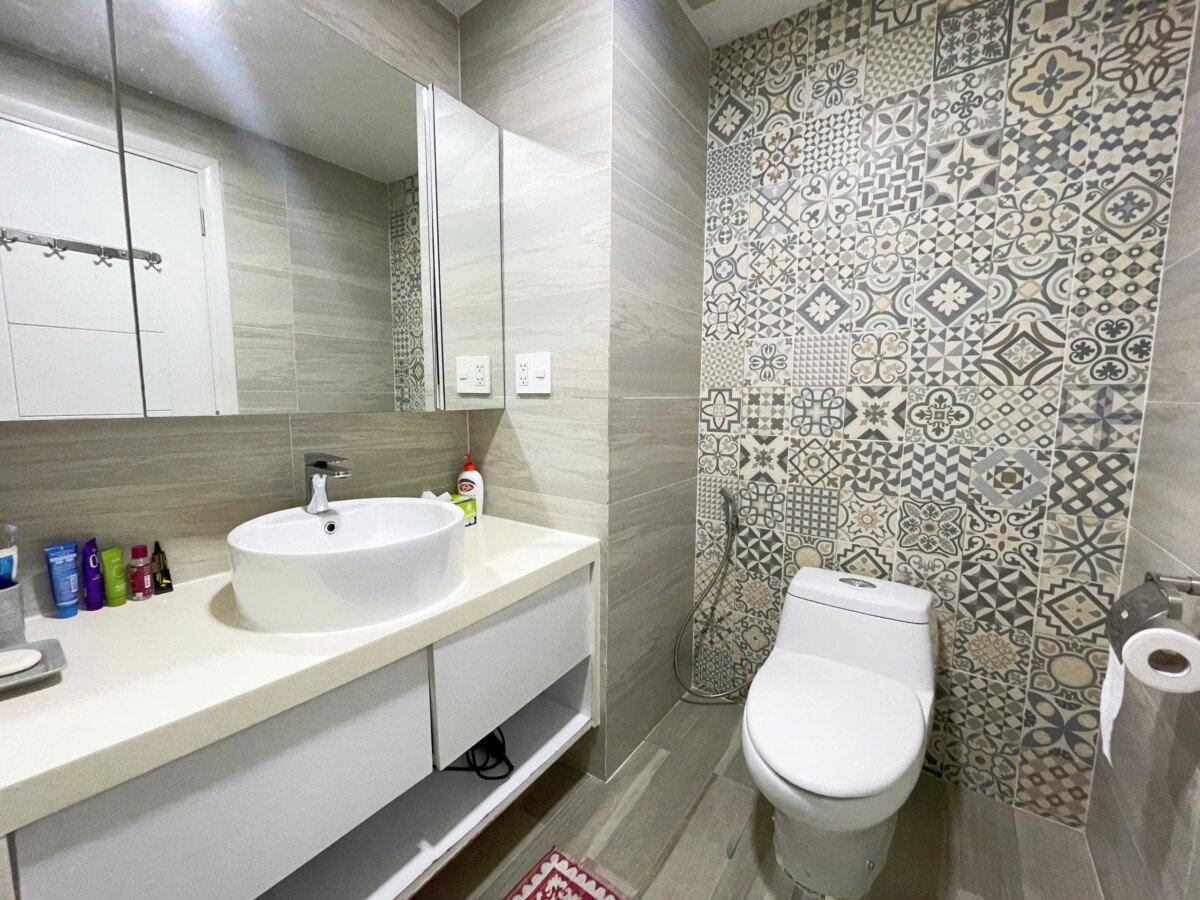 nha tam day du thiet bi - Giá mua bán căn hộ số 02 tòa C chung cư Green Valley phường Tân Mỹ T3/2026