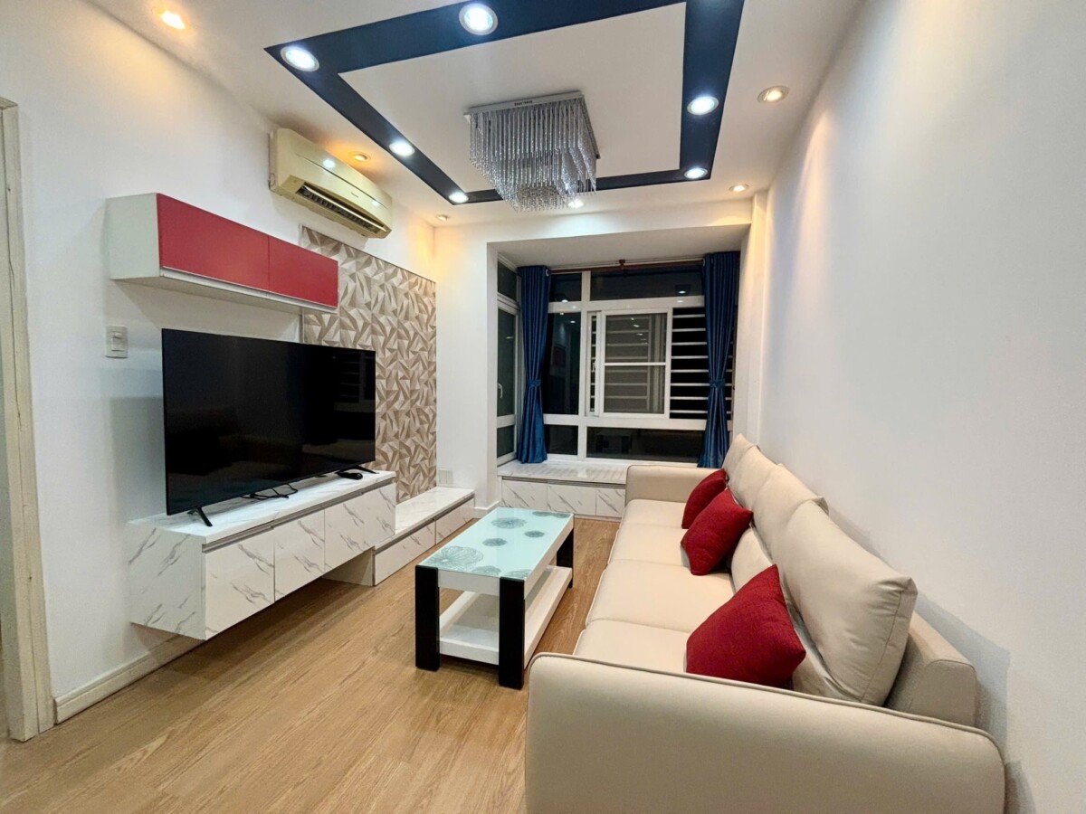 phong khach ban can ho sky garden 3 6 - Bán nhanh căn hộ Sky Garden 3. DT 56m2 Lầu cao- 1 phòng-1wc- Nội thất đầy đủ- Giá bán 4.850 Tỷ