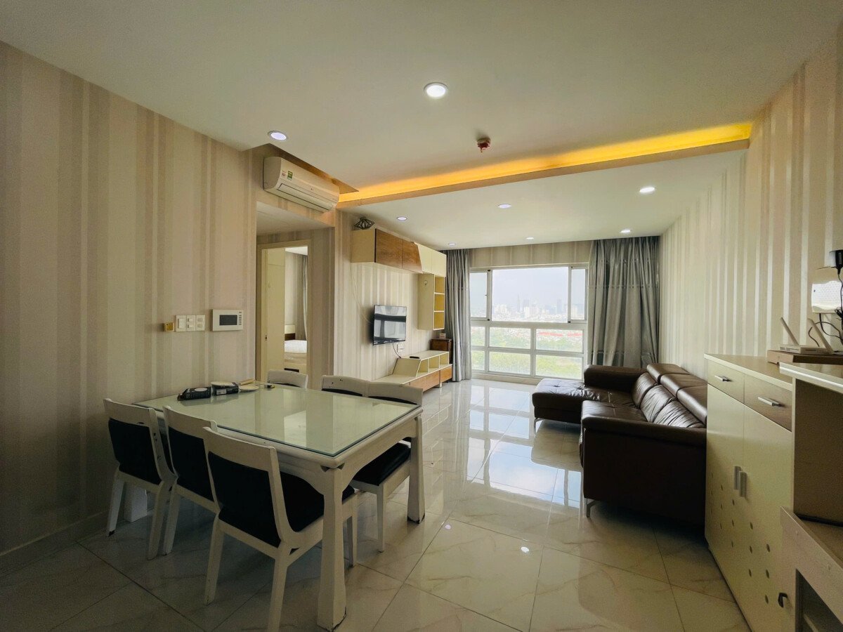 phong khach can ho ban 10 - Giảm giá bán gấp căn hộ 100m2 tòa N chung cư Happy Valley phường Tân Hưng