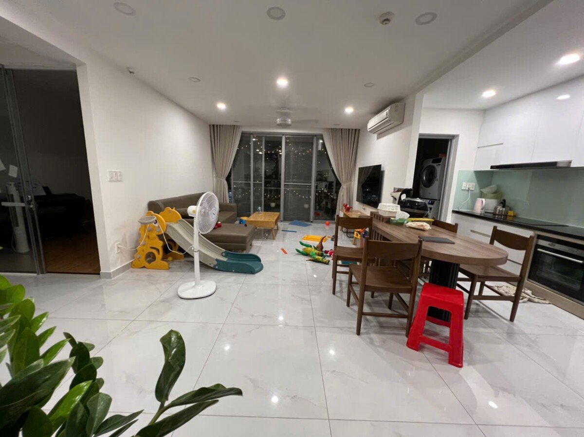 phong khach can ho ban 14 - Bán căn hộ chung cư Green Valley , diện tích 121m2, giá 11.5 tỷ , nhà đẹp, nội thất đầy đủ.